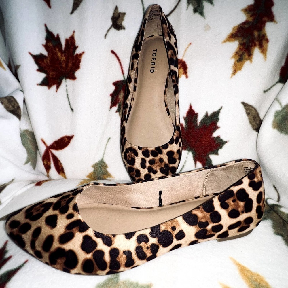 TORRID SIZE 10W LEOPARD CHEETA ANIMAL PRINT FLATS - Picture 2 of 11